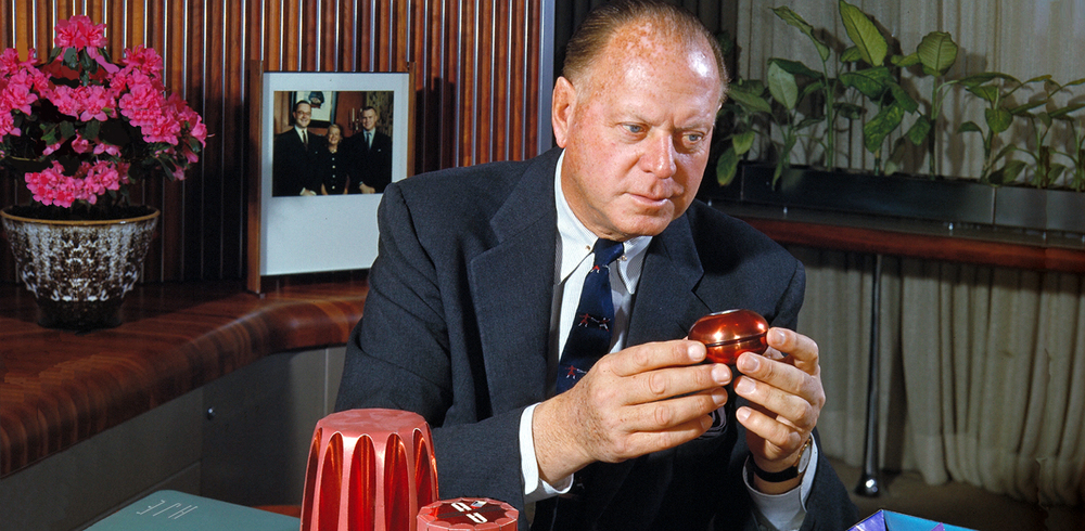 Harley+Earl+at+his+desk+holding+prototype.jpg Harley+Earl+at+his+desk+holding+prototype.jpg