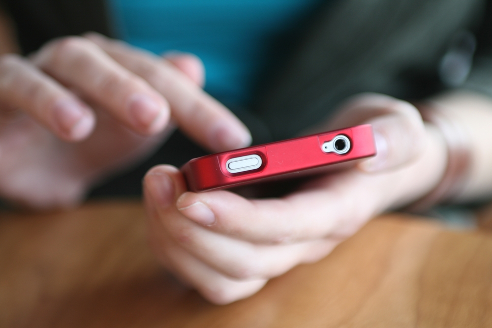 smartphone-hands.jpg smartphone-hands.jpg