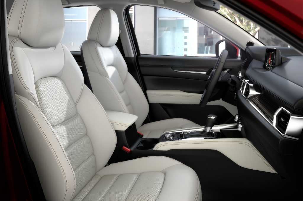 2017-Mazda-CX-5-front-interior-seats-1.jpg