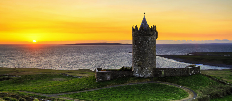 doonagore_castle_at_susnset_Ireland5.jpg