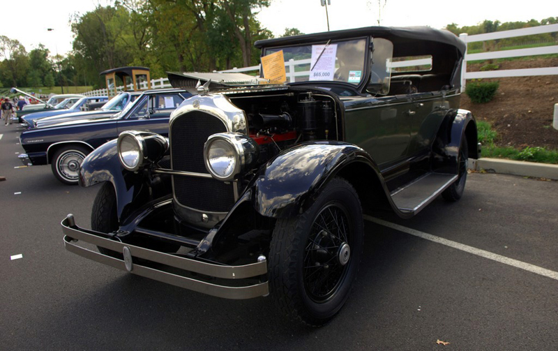 26-Chrysler_Imperial_E-80_DV-07-HPA-01.jpg