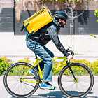 Курьеры-мигранты догнали айтишников по уровню зарплат. Родителей могут начать штрафовать за курение детей. Гастрономия и живопись