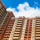 Стоимость новостроек в России медленно снижается. Как работает застройщик?