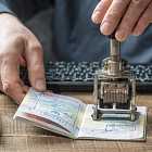 О сдаче загранпаспортов при признании невыездным. В сериале «Слово пацана» не нашли нарушений