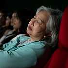 В России запретили лишать премий на праздники. Кинотеатры в Южной Корее превращают в залы для сна