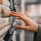 Выставка «Мир без запахов», цикл лекций «Архитектура киновселенных», маркет Cheapcherrybooks