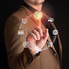 Спасение застрявших астронавтов с МКС. Центробанк поддержал выдачу микрозаймов по биометрии