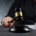 Марин Ле Пенн признали виновной в растрате. Вторичные пошлины. Запрет вейпов