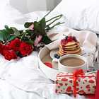 Загруженность столичных ресторанов на 14 февраля. Завтрак в постель с цветами