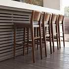 Голландские болельщики закидали стульями английских. Власти Японии рекомендовали жителям смеяться. Тейлор Свифт вызвала сейсмическую активность