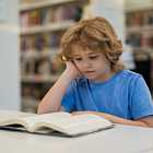 Дислексия: как она проявляется и может ли быть вызвана проблемами во время беременности