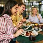 Ресторанный этикет для гостей. Кто платит в ресторане?