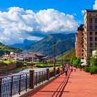 Пострадавшие от урагана. Япония обновила санкционный список. Курортный сбор в регионах